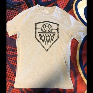 UA basketball tee shirt. size L !!